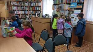Старшая группа "Пчелки". Экскурсия в библиотеку